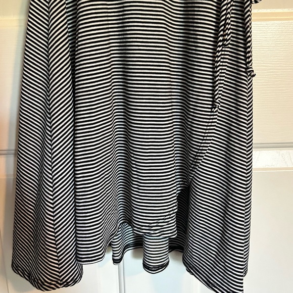 Wet seal, Small, Black and white stripes - Picture 5 of 7